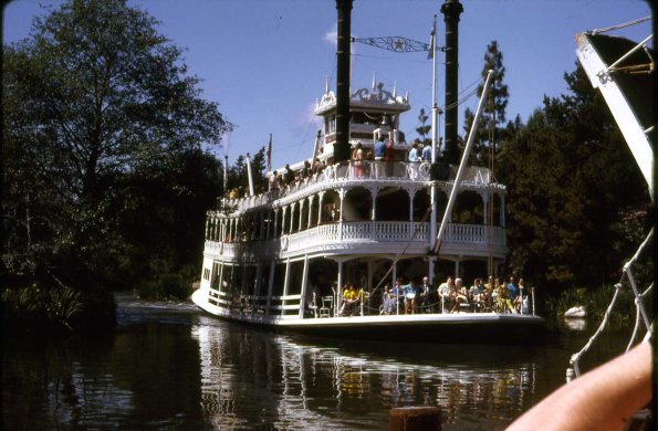 s2_007_TheMarkTwainFrontierland