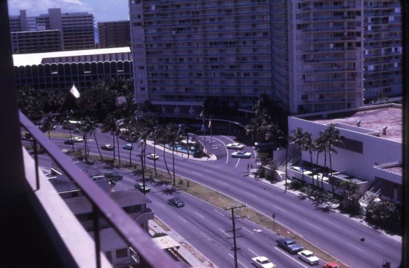 s3_004_EntranceToIlikaiHotelOnAlamoanaBlvdFromMyApt